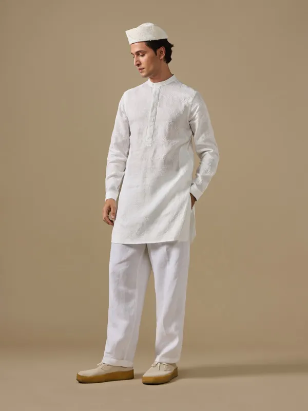 100%_Linen_Classic_Fit_Embroidered_Tunic