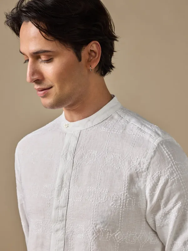 100%_Linen_Classic_Fit_Embroidered_Tunic