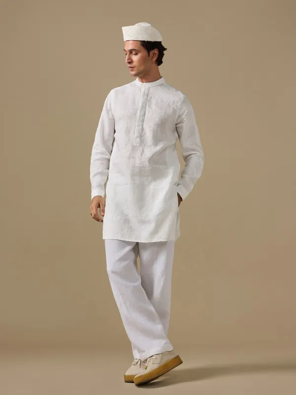 100%_Linen_Classic_Fit_Embroidered_Tunic