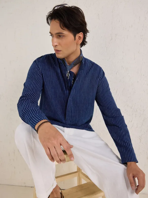 Handwoven_Indigo_Classic_Fit_Pop-Over_Shirt_With_Extended_Placket