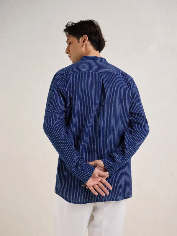 Handwoven_Indigo_Classic_Fit_Pop-Over_Shirt_With_Extended_Placket