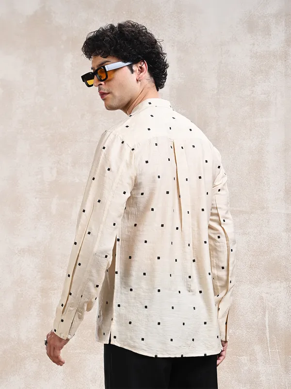 100%_Natural_Muga_Silk_all_over_embroidered_classic_fit_BuShirt