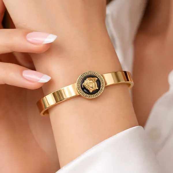 Elegant_Gold-Tone_Medusa_Emblem_Bangle_Bracelet_For_Women