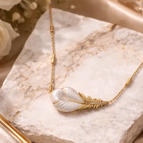 Elegant_Pearl_Leaf_Pendant_Necklace_With_Golden_Chain
