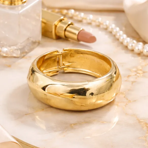 Elegant_Gold-Plated_Bangle_Bracelet