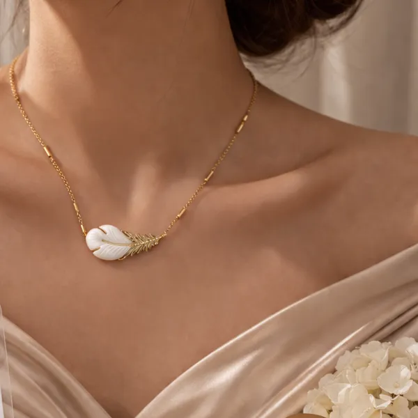 Elegant_Pearl_Leaf_Pendant_Necklace_With_Golden_Chain