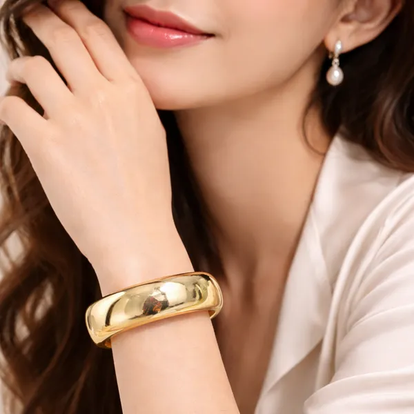 Elegant_Gold-Plated_Bangle_Bracelet