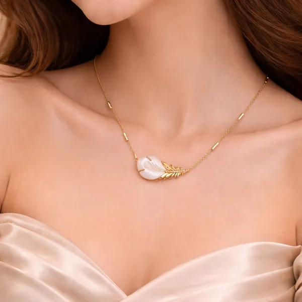 Elegant_Pearl_Leaf_Pendant_Necklace_With_Golden_Chain
