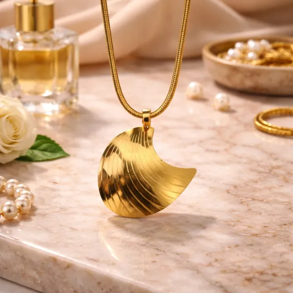 Gold-Plated_Textured_Shell_Pendant_Necklace_For_Women