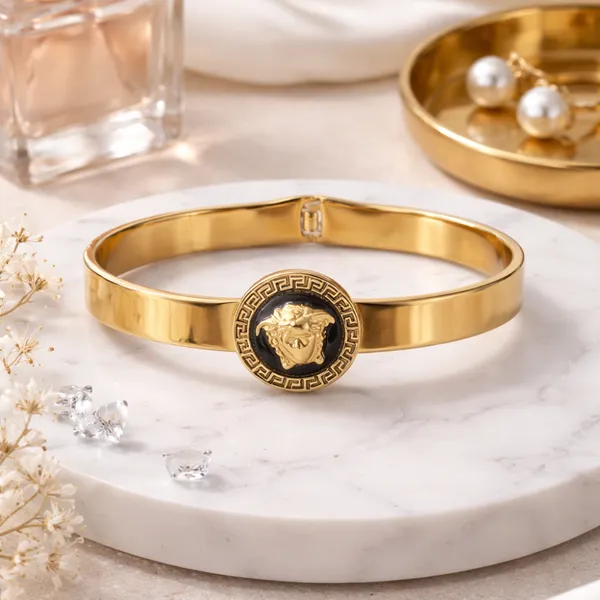 Elegant_Gold-Tone_Medusa_Emblem_Bangle_Bracelet_For_Women