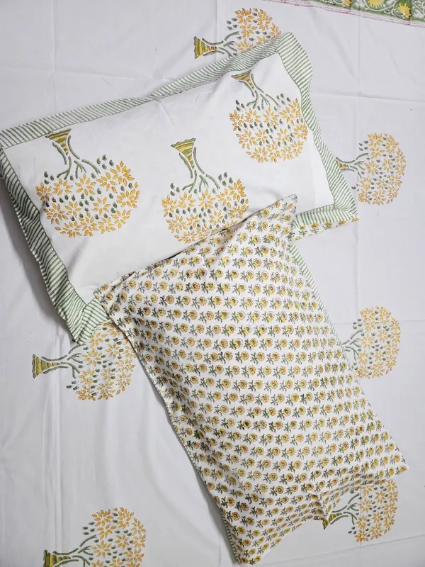Floral_Hand_Block_Printed_Cotton_Bedsheet_With_Matching_Pillow_Covers_(108_X_108_inches)