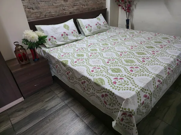 Floral_Hand_Block_Printed_Cotton_Bedsheet_With_Matching_Pillow_Covers_(108_X_108_inches)