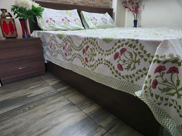 Floral_Hand_Block_Printed_Cotton_Bedsheet_With_Matching_Pillow_Covers_(108_X_108_inches)