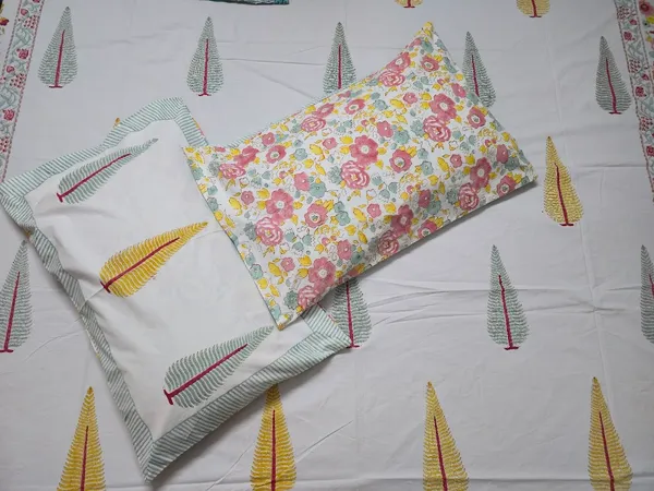 Floral_Hand_Block_Printed_Cotton_Bedsheet_With_Matching_Pillow_Covers_(108_X_108_inches)