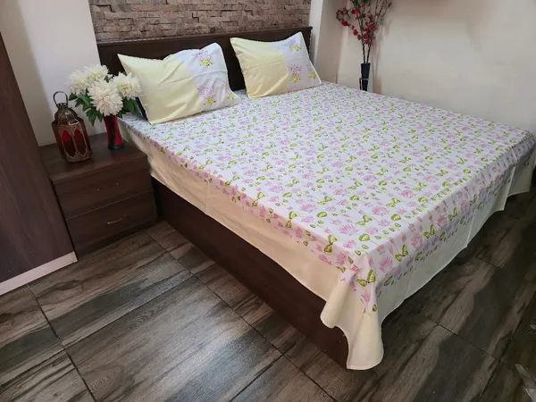 Floral_Hand_Block_Printed_Cotton_Bedsheet_With_Matching_Pillow_Covers_(108_X_108_inches)