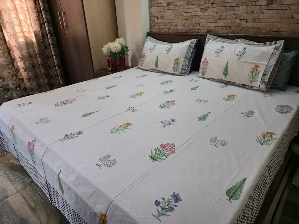 Floral_Hand_Block_Printed_Cotton_Bedsheet_With_Matching_Pillow_Covers_(108_X_108_inches)