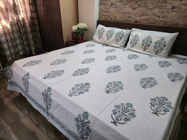 Floral_Hand_Block_Printed_Cotton_Bedsheet_With_Matching_Pillow_Covers_(108_X_108_inches)