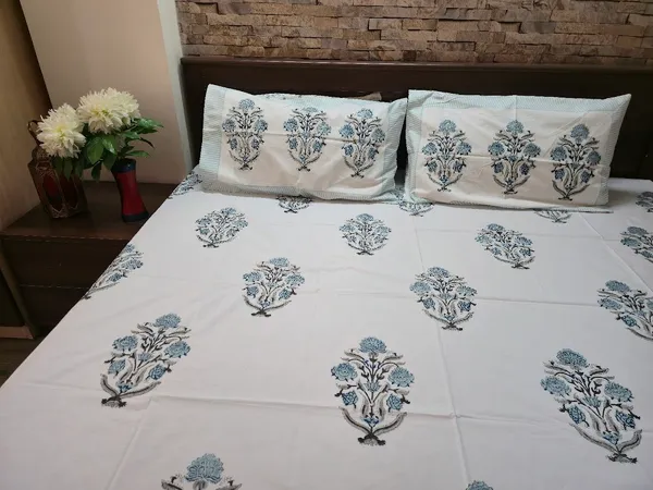 Floral_Hand_Block_Printed_Cotton_Bedsheet_With_Matching_Pillow_Covers_(108_X_108_inches)