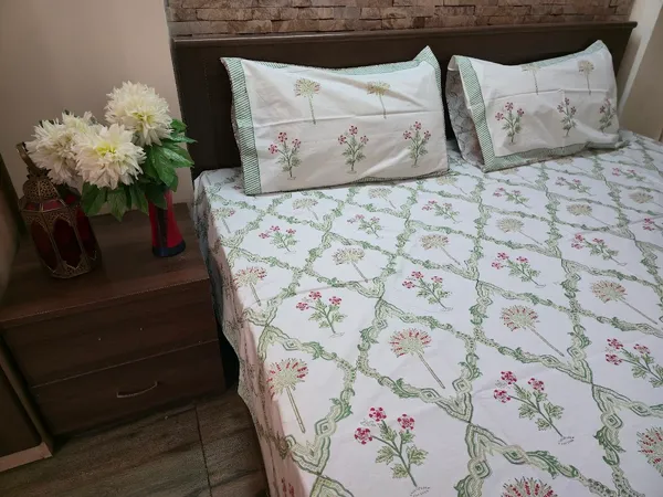 Floral_Hand_Block_Printed_Cotton_Bedsheet_With_Matching_Pillow_Covers_(108_X_108_inches)