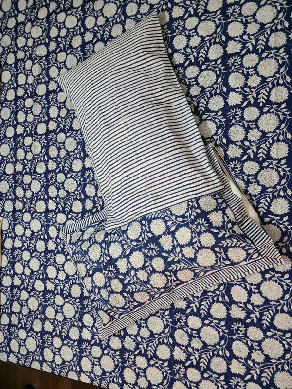 Floral_Hand_Block_Printed_Cotton_Bedsheet_With_Matching_Pillow_Covers_(108_X_108_inches)