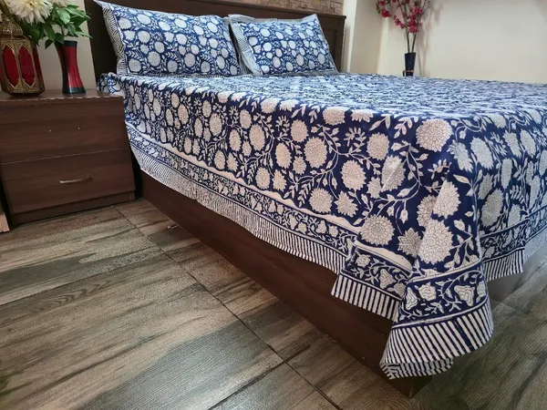 Floral_Hand_Block_Printed_Cotton_Bedsheet_With_Matching_Pillow_Covers_(108_X_108_inches)