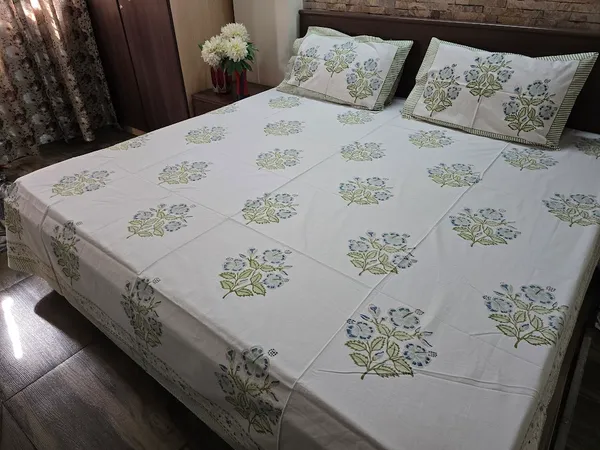 Floral_Hand_Block_Printed_Cotton_Bedsheet_With_Matching_Pillow_Covers_(108_X_108_inches)