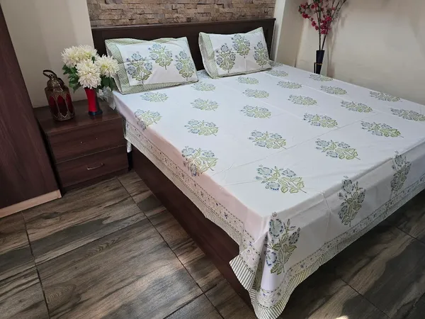 Floral_Hand_Block_Printed_Cotton_Bedsheet_With_Matching_Pillow_Covers_(108_X_108_inches)