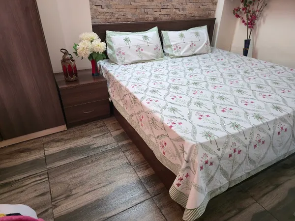 Floral_Hand_Block_Printed_Cotton_Bedsheet_With_Matching_Pillow_Covers_(108_X_108_inches)
