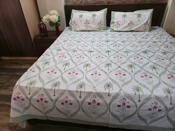 Floral_Hand_Block_Printed_Cotton_Bedsheet_With_Matching_Pillow_Covers_(108_X_108_inches)
