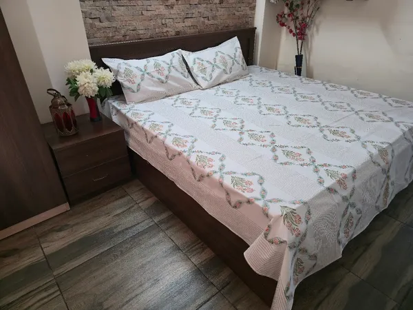 Floral_Hand_Block_Printed_Cotton_Bedsheet_With_Matching_Pillow_Covers_(108_X_108_inches)