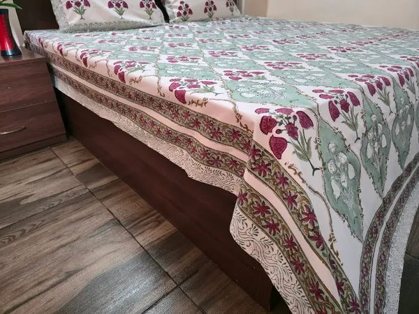Floral_Hand_Block_Printed_Cotton_Bedsheet_With_Matching_Pillow_Covers_(108_X_108_inches)