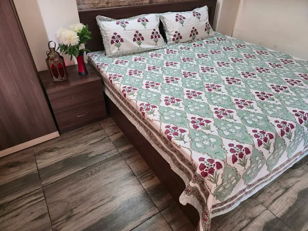 Floral_Hand_Block_Printed_Cotton_Bedsheet_With_Matching_Pillow_Covers_(108_X_108_inches)