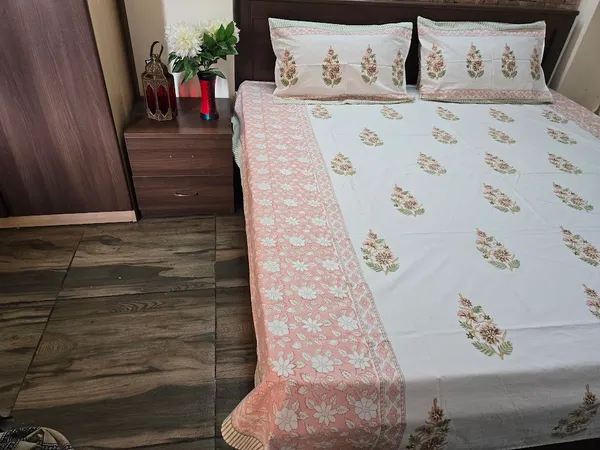 Floral_Hand_Block_Printed_Cotton_Bedsheet_With_Matching_Pillow_Covers_(108_X_108_inches)