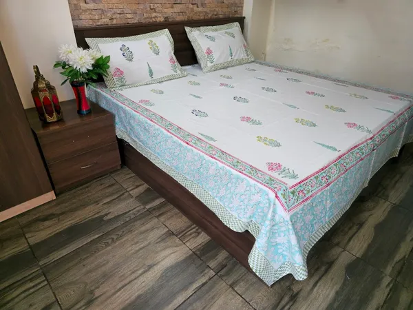 Floral_Hand_Block_Printed_Cotton_Bedsheet_With_Matching_Pillow_Covers_(108_X_108_inches)