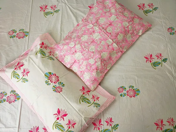 Floral_Hand_Block_Printed_Cotton_Bedsheet_With_Matching_Pillow_Covers_(108_X_108_inches)