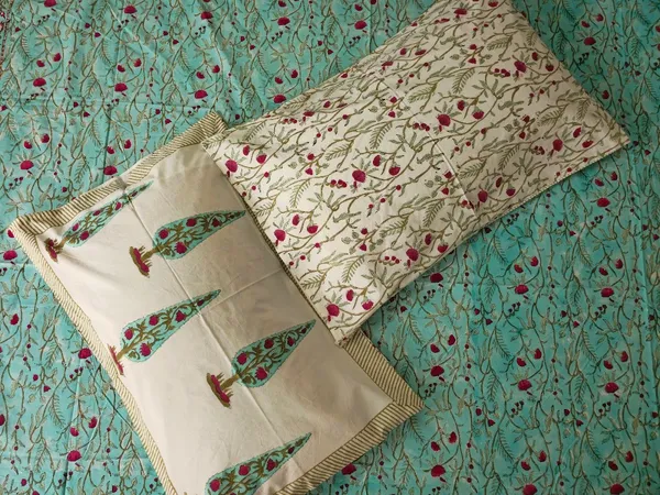 Floral_Hand_Block_Printed_Cotton_Bedsheet_With_Matching_Pillow_Covers_(108_X_108_inches)
