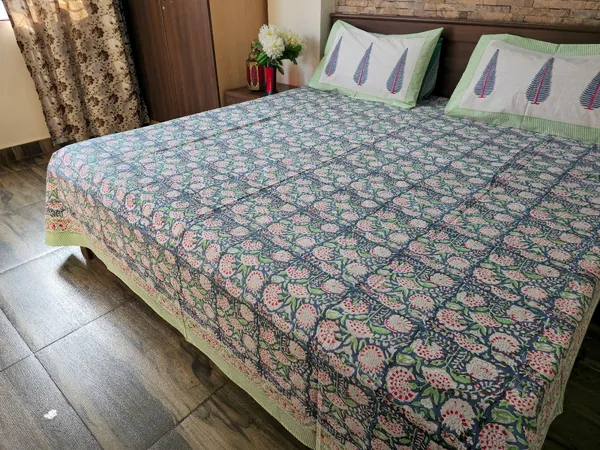 Floral_Hand_Block_Printed_Cotton_Bedsheet_With_Matching_Pillow_Covers_(108_X_108_inches)