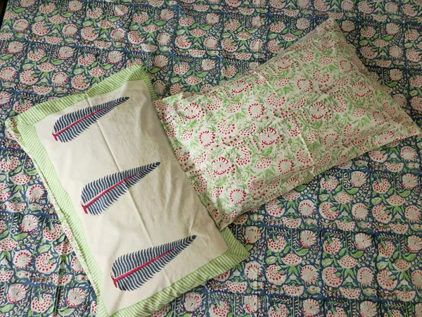 Floral_Hand_Block_Printed_Cotton_Bedsheet_With_Matching_Pillow_Covers_(108_X_108_inches)