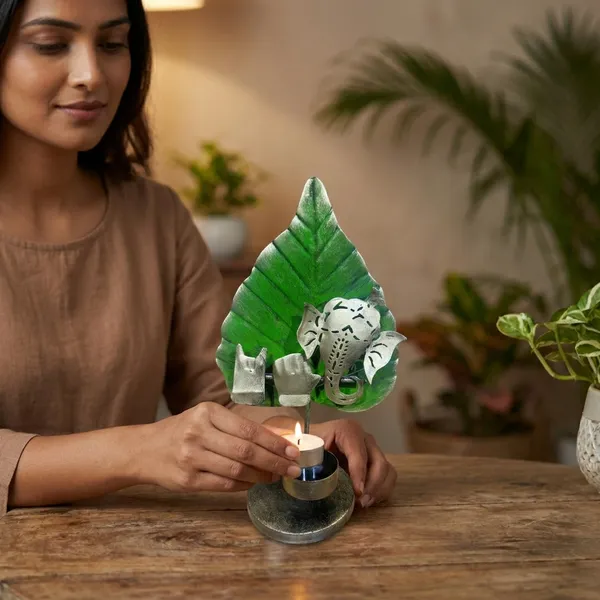 Decorative_Metal_Elephant_Tea_Light_Candle_Holder_With_Leaf_Backdrop