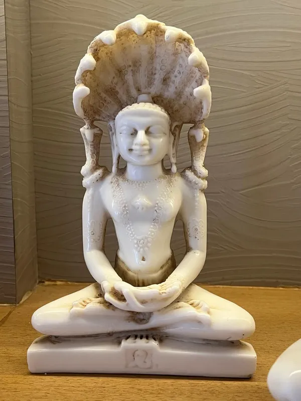 White_Parshvanatha_Jain_Idol_Statue._9"