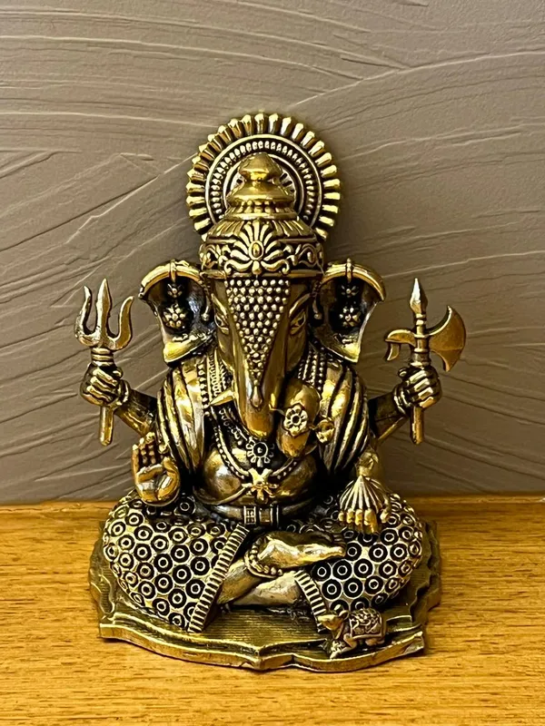 Decorative_Ganesha_Sitting_Fine_Brass_Idol_9X8X6_CM