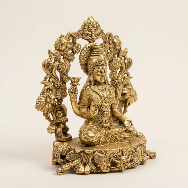 Brass_Lakshmi_Idol_-_Golden_Goddess_Statue_For_Pooja_And_Home_Decor