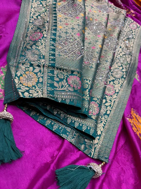 Magenta_Banarasi_Silk_Saree_With_Green_Border_And_Golden_Zari_Work