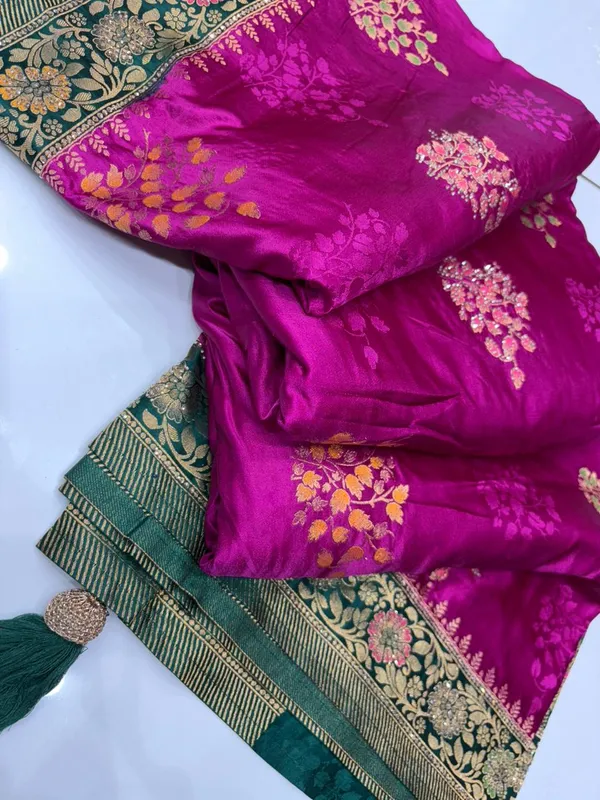 Magenta_Banarasi_Silk_Saree_With_Green_Border_And_Golden_Zari_Work