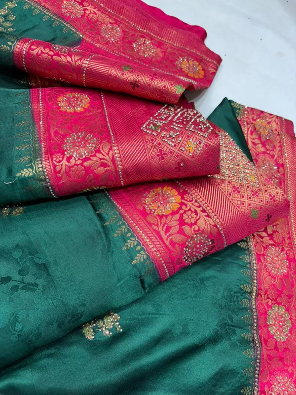 Green_And_Pink_Banarasi_Silk_Saree_With_Zari_Work