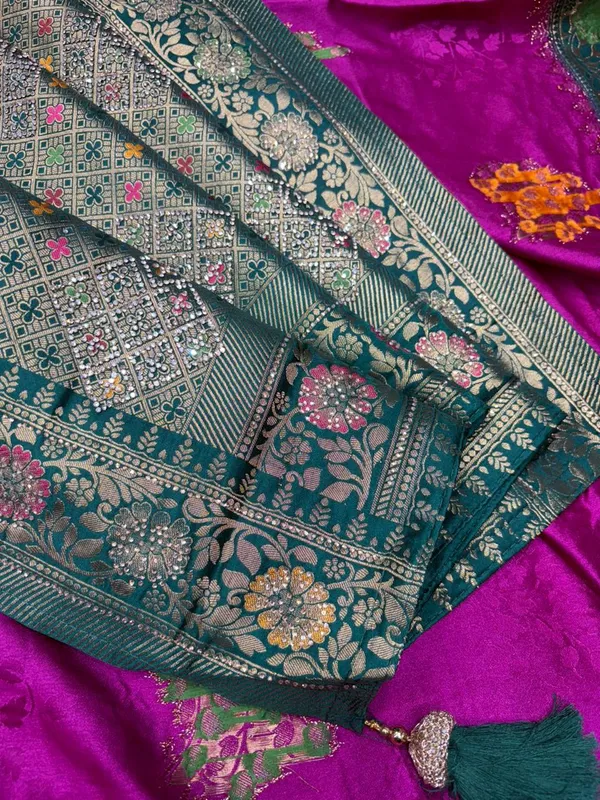 Magenta_Banarasi_Silk_Saree_With_Green_Border_And_Golden_Zari_Work