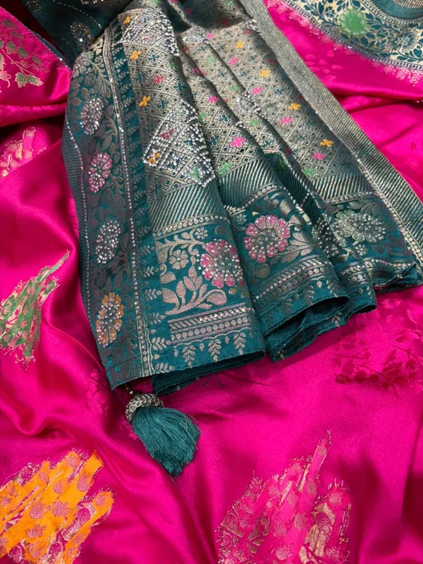 Pink_Banarasi_Silk_Saree_With_Green_Woven_Border
