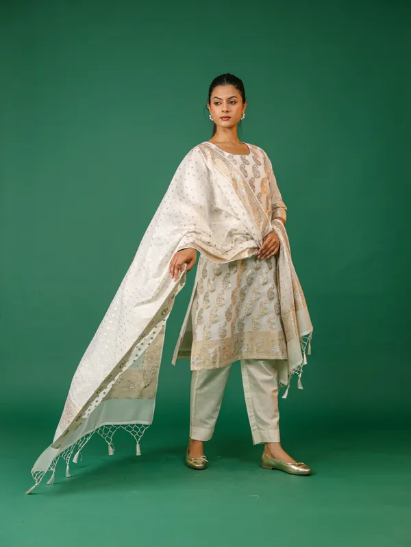 Ivory_Embroidered_Kurta_Set_With_Dupatta_-_Elegant_3-Piece_Ethnic_Wear