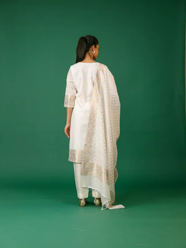 Ivory_Embroidered_Kurta_Set_With_Dupatta_-_Elegant_3-Piece_Ethnic_Wear