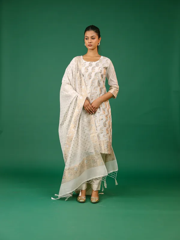 Ivory_Embroidered_Kurta_Set_With_Dupatta_-_Elegant_3-Piece_Ethnic_Wear